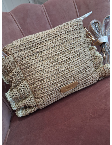 Bolso rafia  con asa y bandolera  con adorno volante